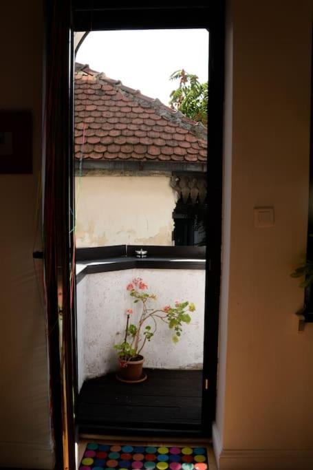 Old Town Bohemian With Garden View Balcony Appartamento